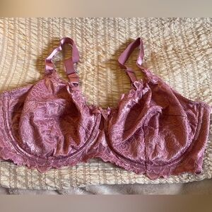 40DDD Deesse unlined lace bra. EUC